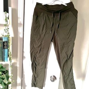 Lululemon Dance Studio Crop